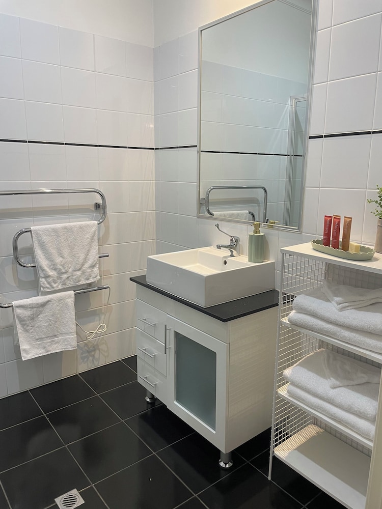 Cocknbull Boutique Hotel 47/50