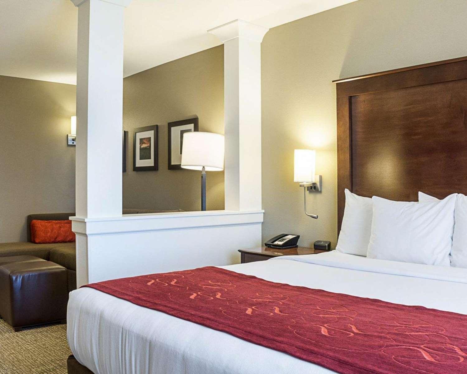 SUITE, KING BED, ACCESSIBLE