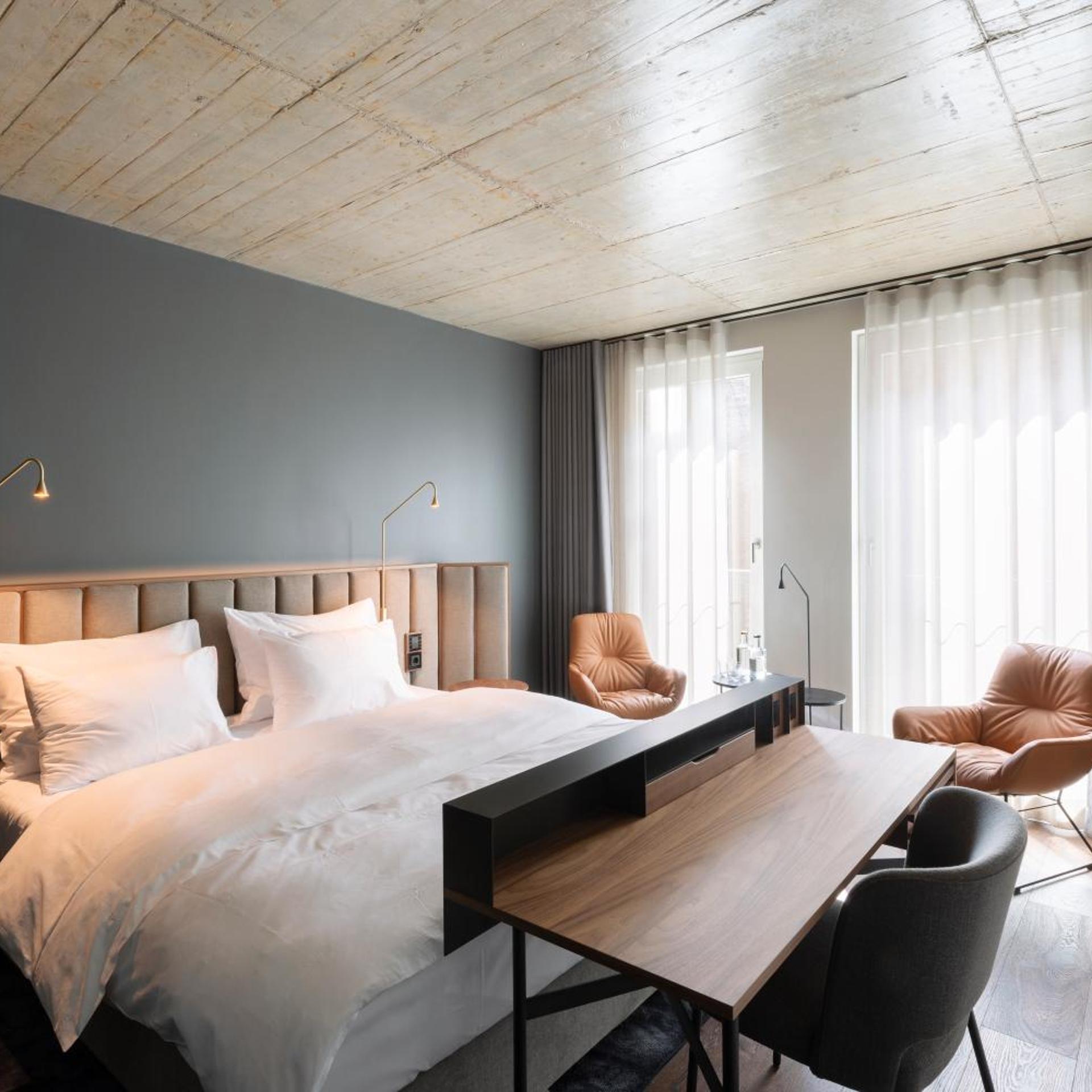 Legend Hotel 17/50