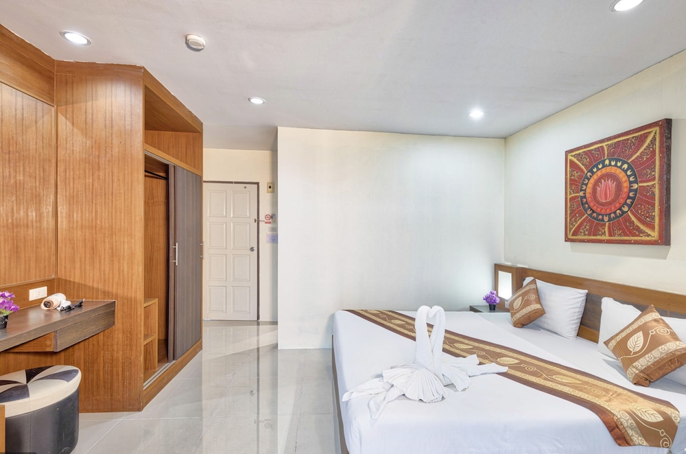 Lucky Patong Hotel 8/50