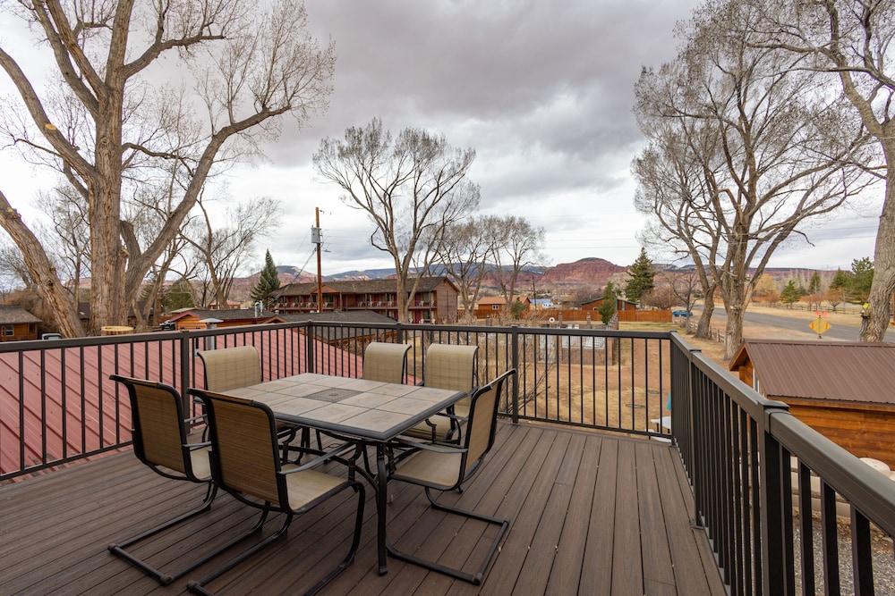Austin\'s Chuckwagon Motel 30/41
