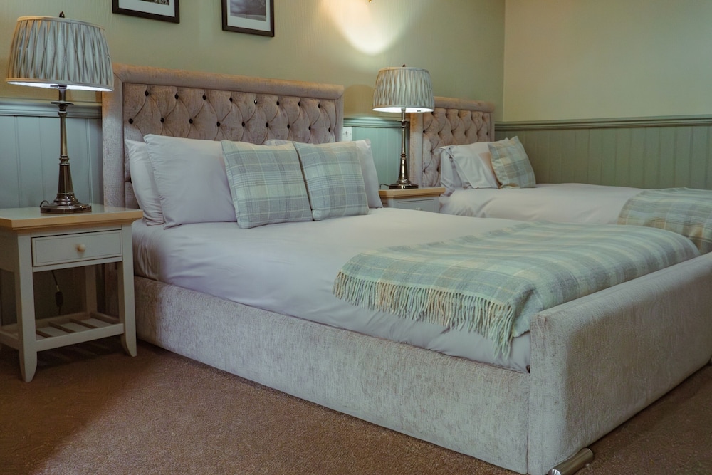 White Lion Hotel 12/50