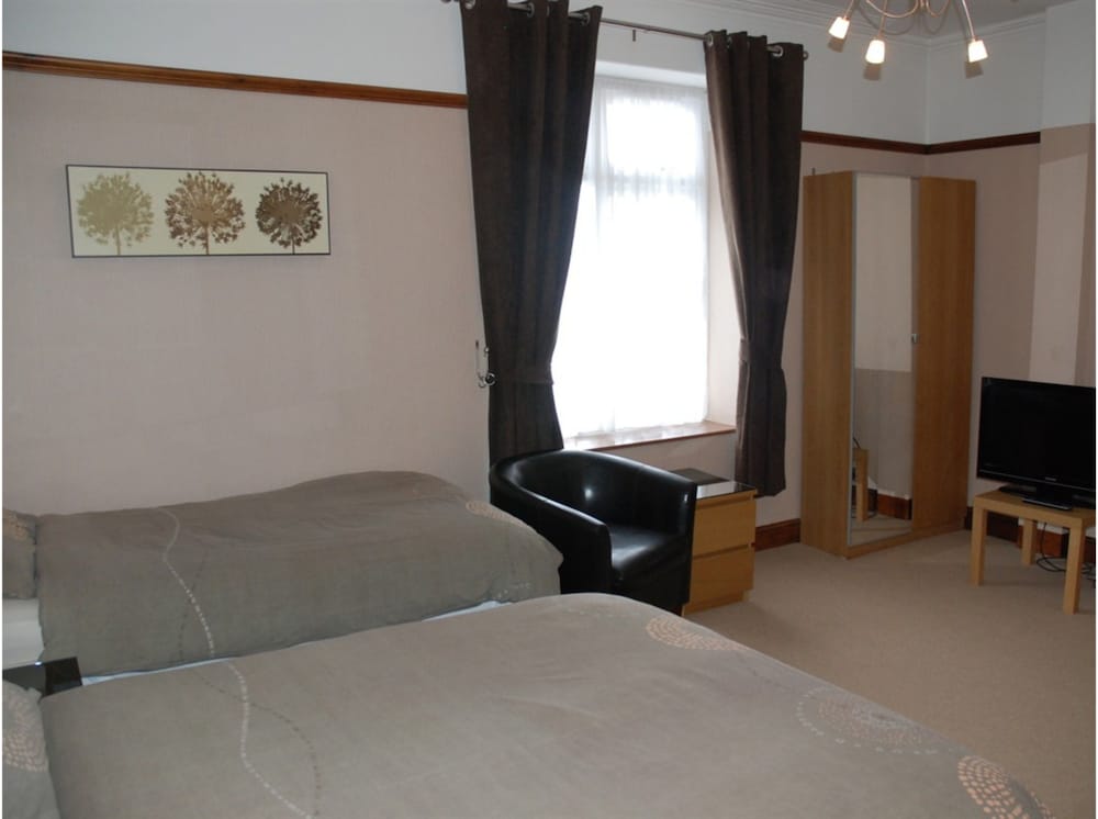 Tanes Hotel 10/61