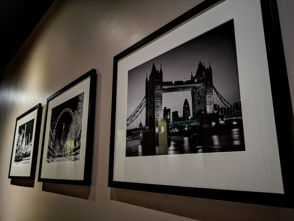 London Court Hotel 39/61