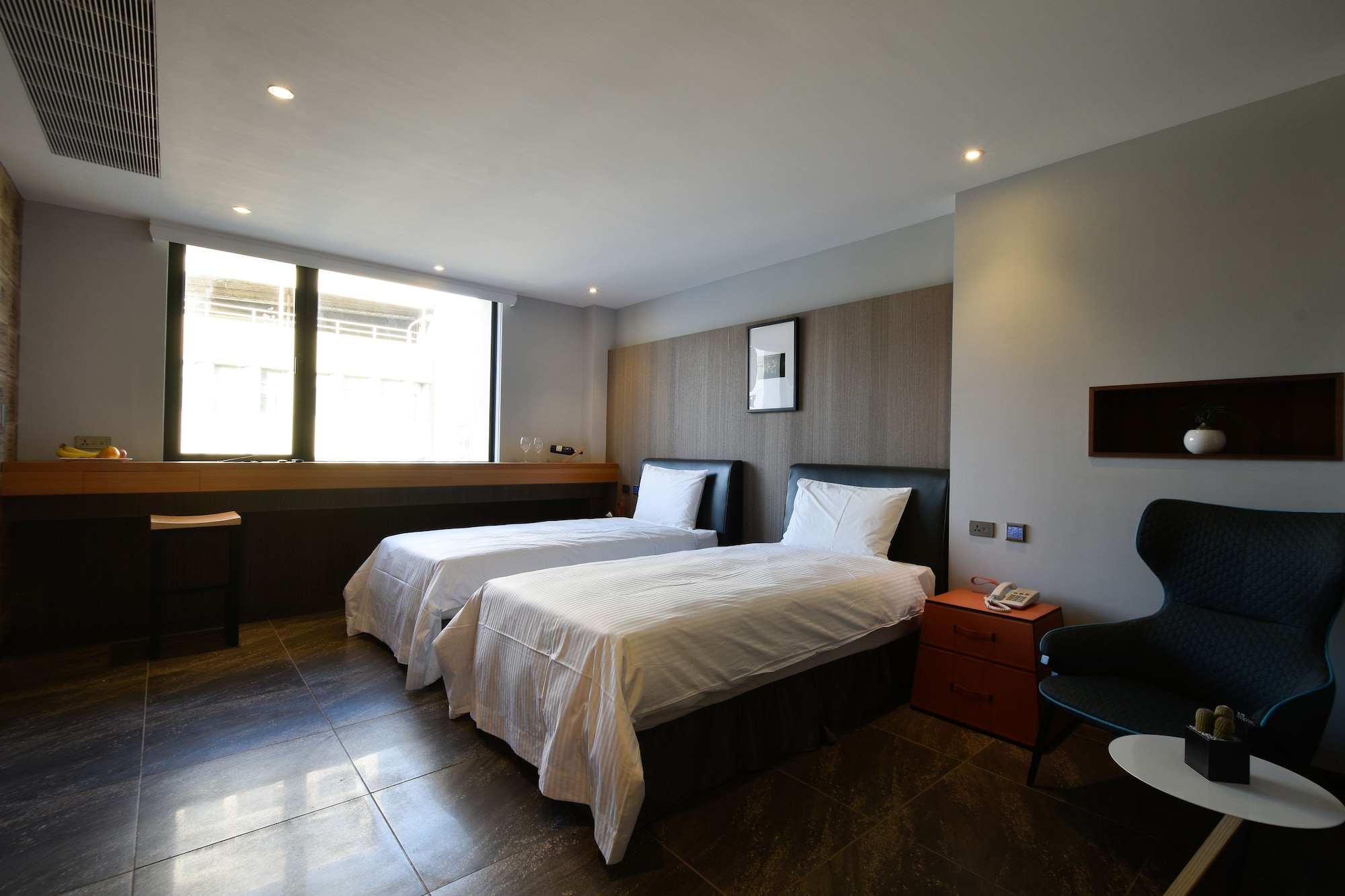 DELUXE, TWIN BEDS