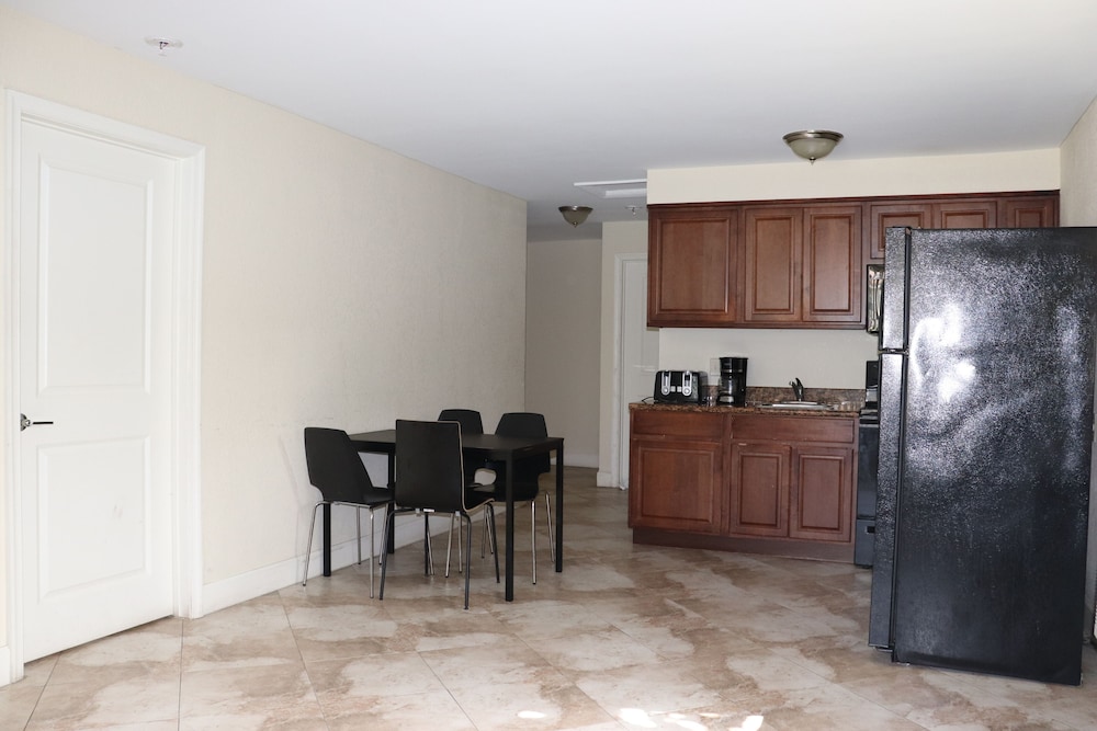 curtis inn and suites