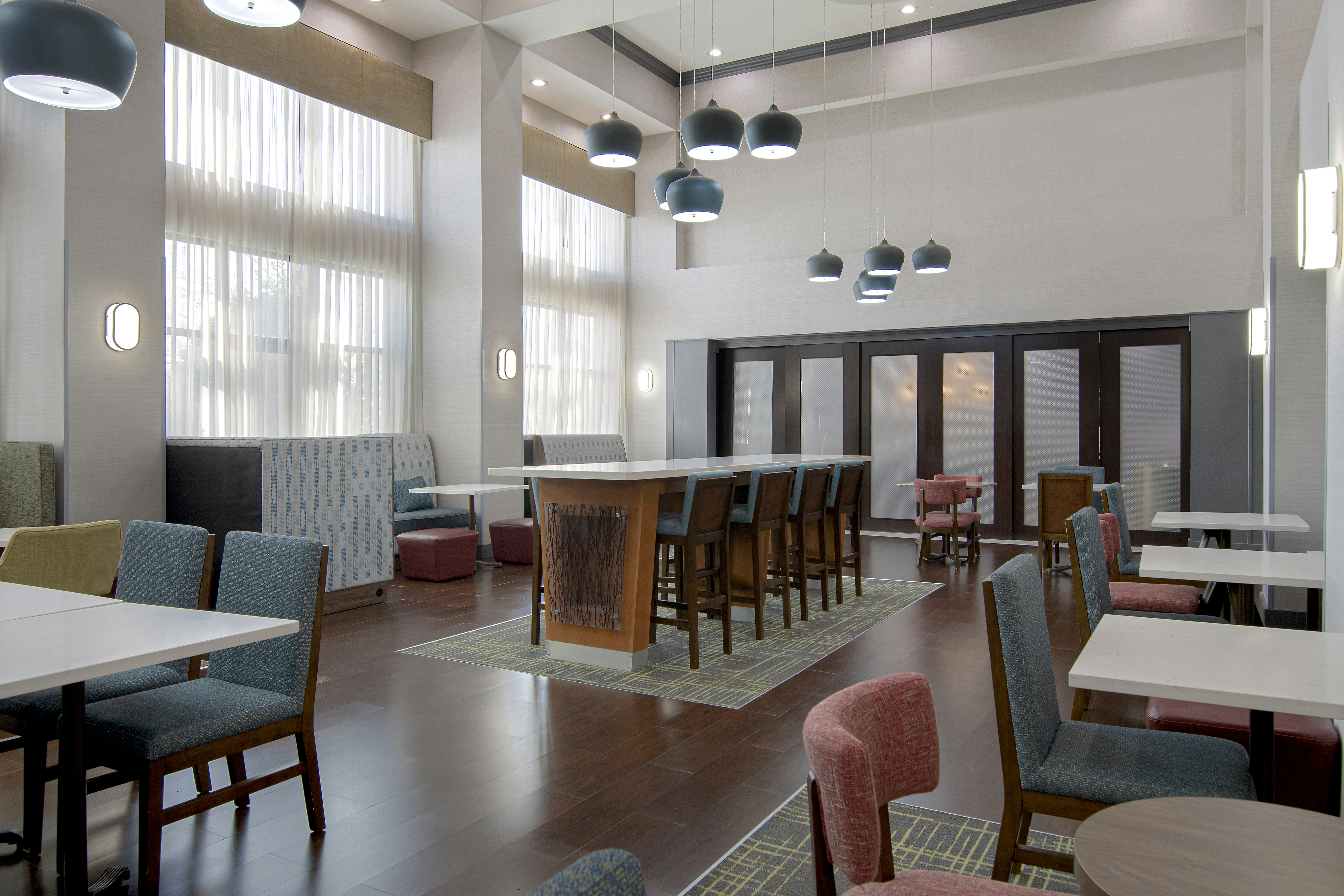 Hampton Inn Fayetteville 53/73