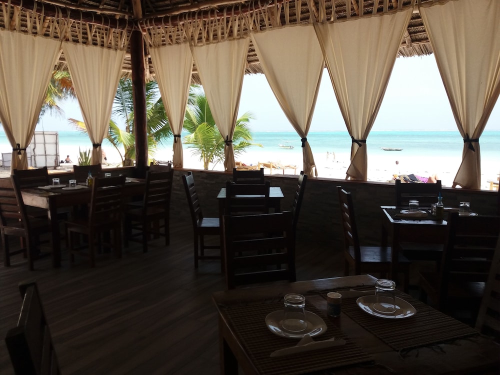 White Dream Lodge & Restaurant 25/49