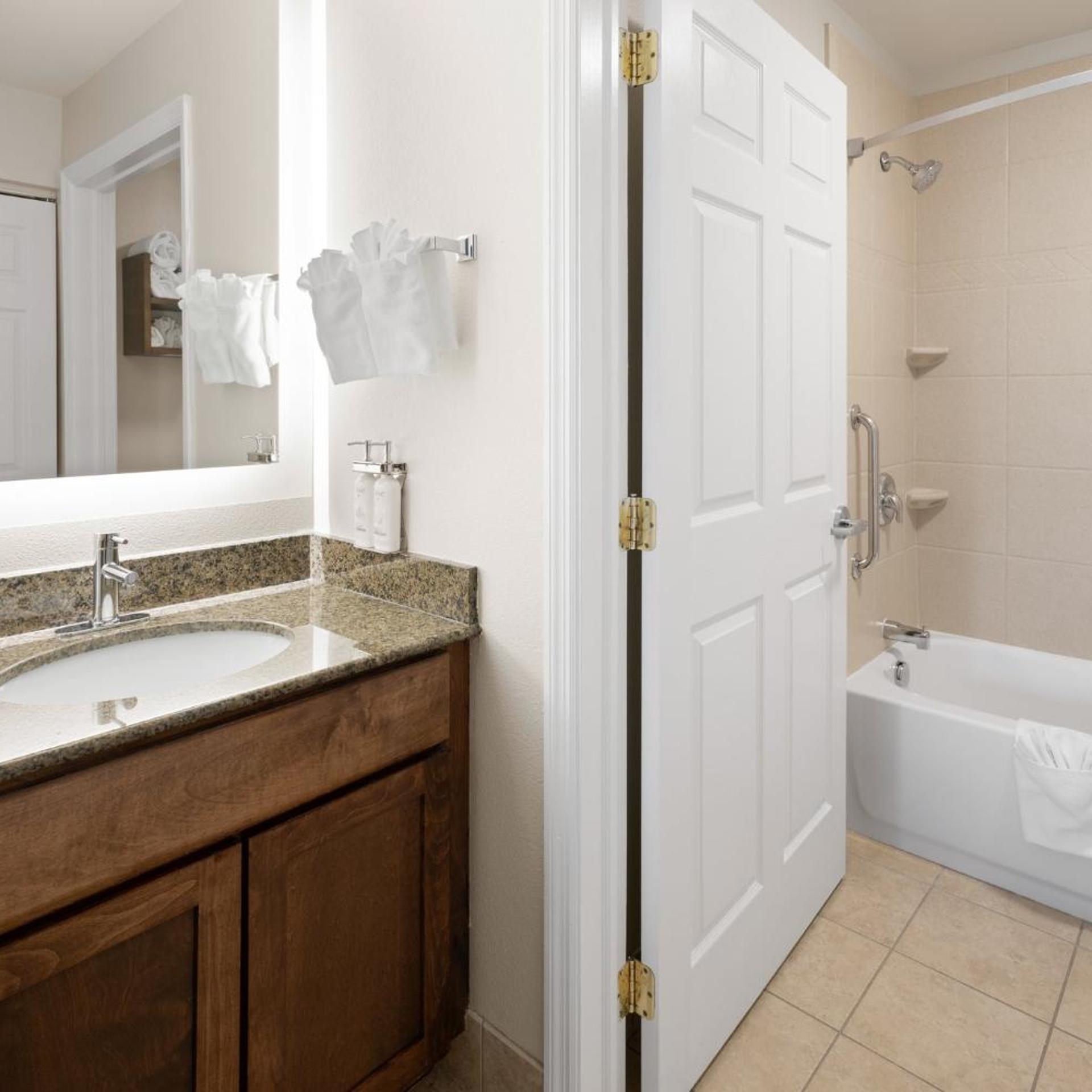 جناح استوديو بسرير كينج، Staybridge Suites Harrisburg Hershey 5/7