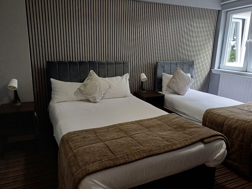 Kings Park Hotel 24/56