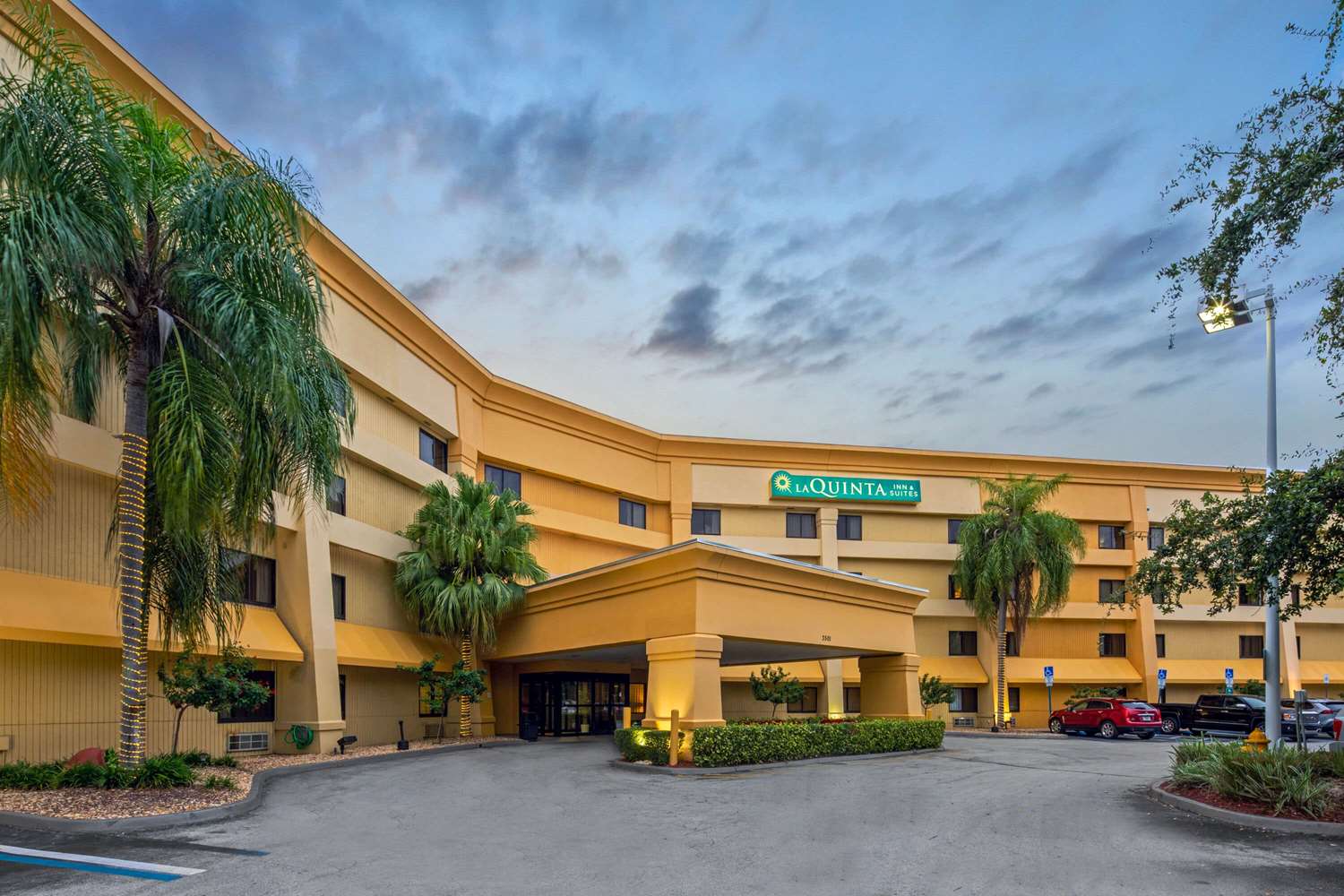 La Quinta Inn & Suites by Wyndham Miami Airport East 6/52