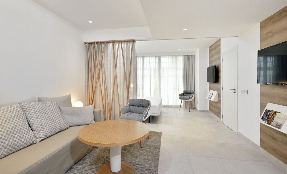 Innside by Melia Calvia Beach 30/50