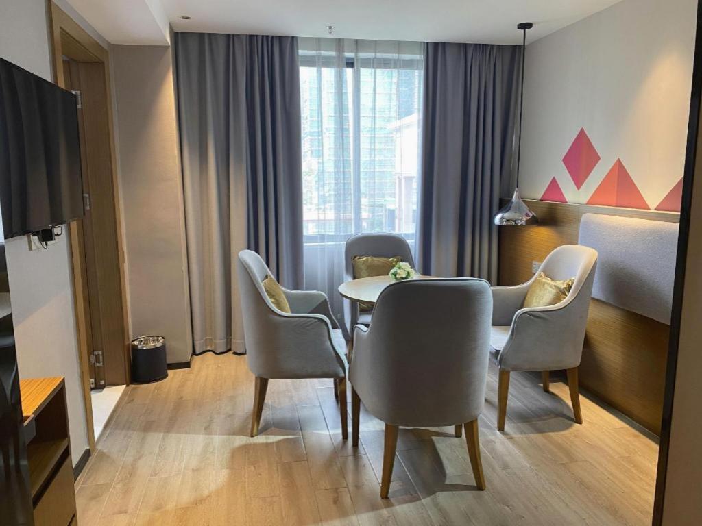 Borrman Hotel (Wuchuan) 46/52