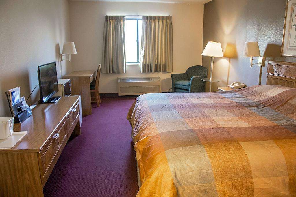 Baymont Inn and Suites by Wyndham Harvard, IL 4/8