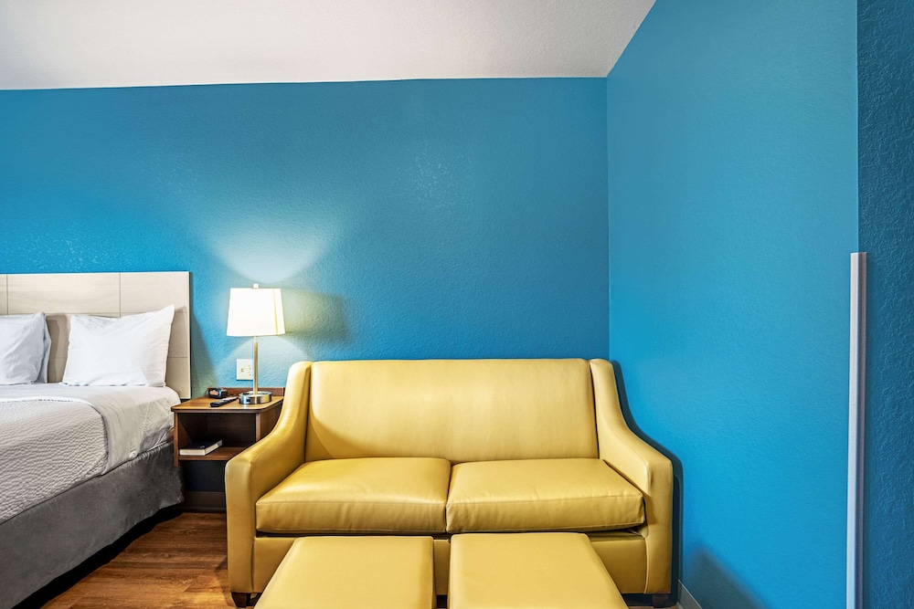 Woodspring Suites Naples 38/53