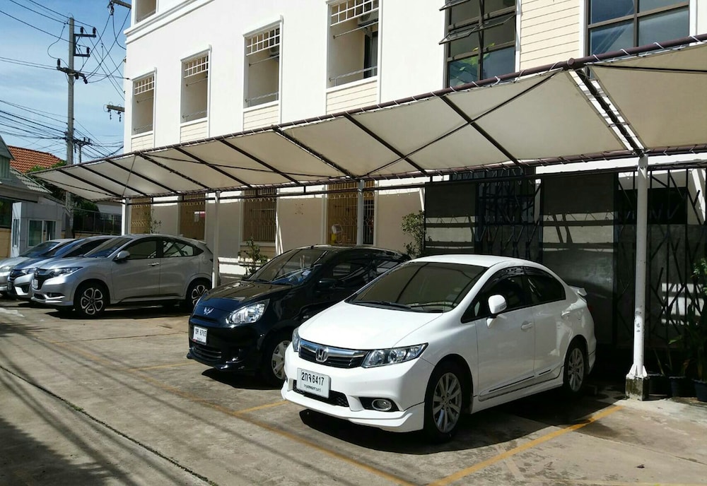 Chonlapruk Lakeside Hotel 52/56