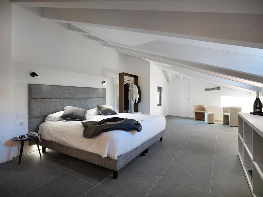 Boutique Hotel Touring 23/68