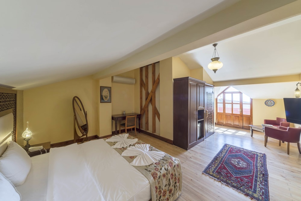 Lalinn Hotel 19/72