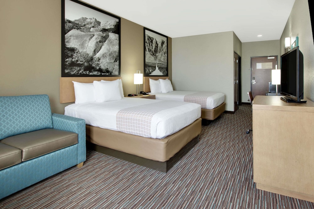 Spark by Hilton Midland South 12/30