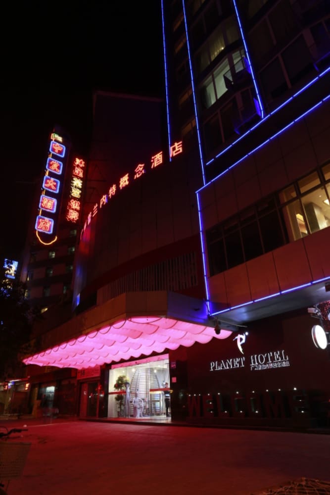 Planet Hotel 2/25