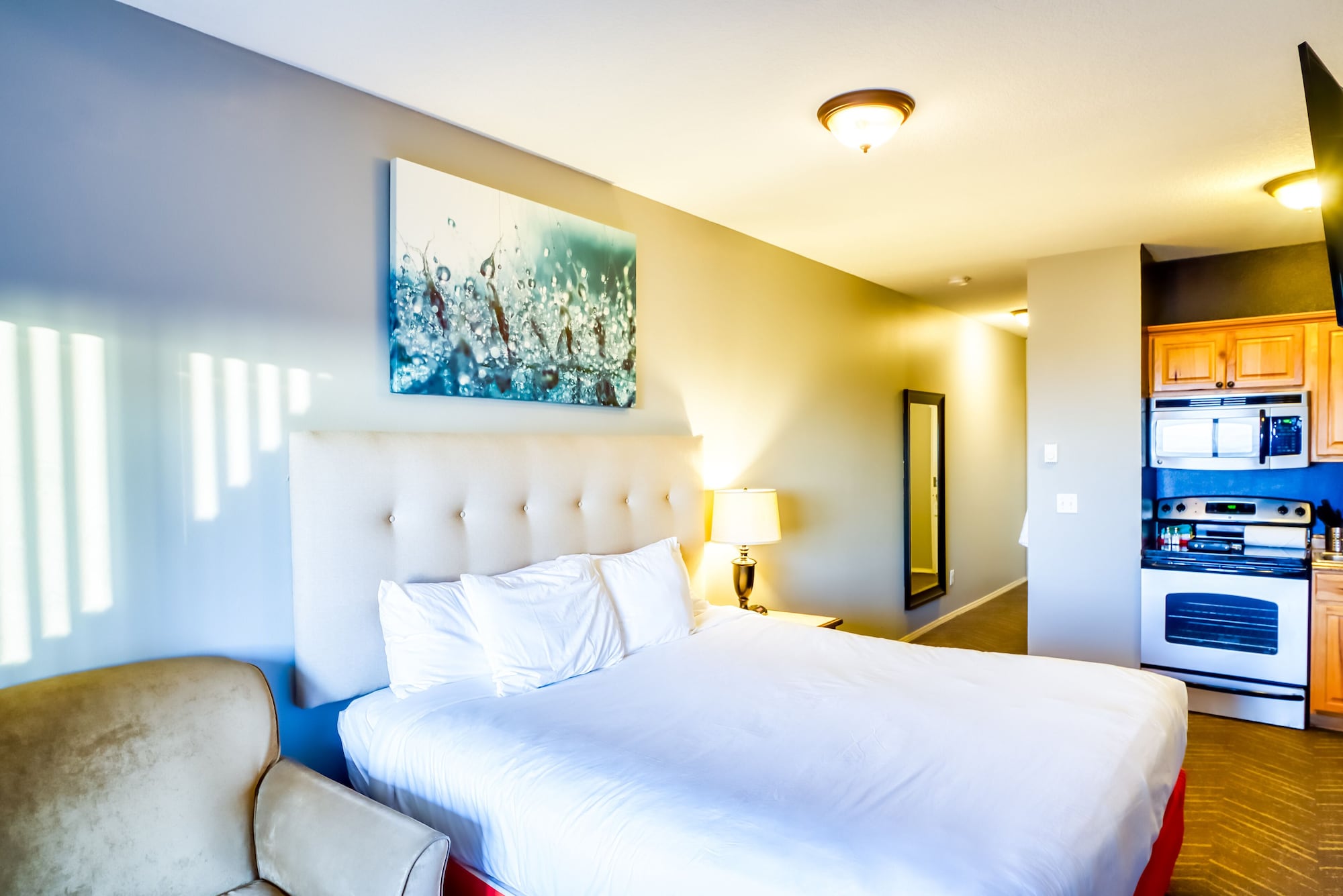 Suite, King Bed, Ocean Front, Sofa, Kitchen