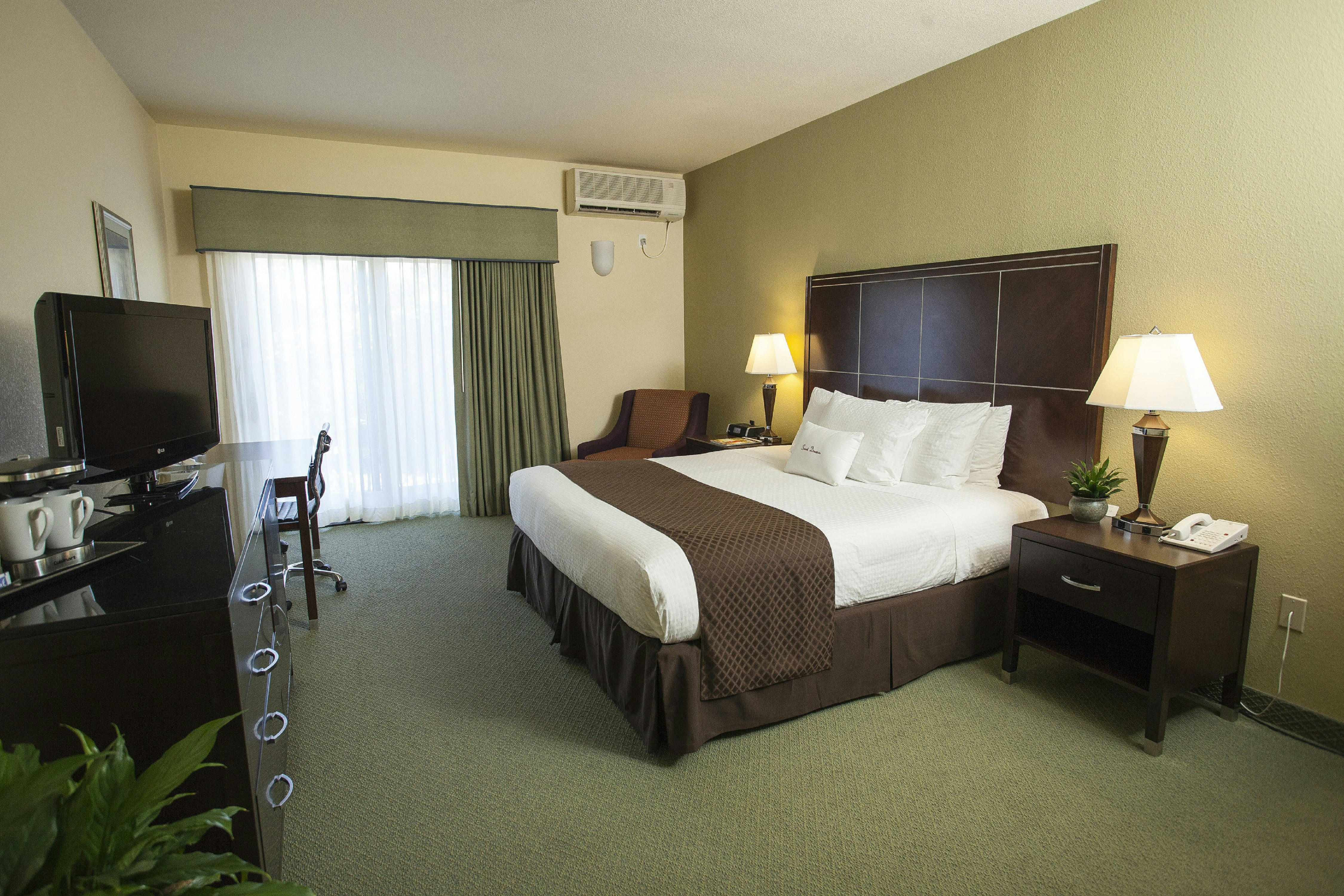 Room, King Bed, Lagoon View