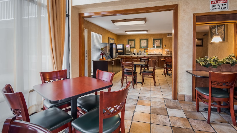 SureStay Plus Hotel by Best Western Sacramento North 27/32