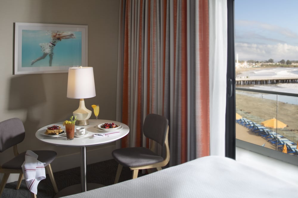 Dream Inn Santa Cruz 55/60