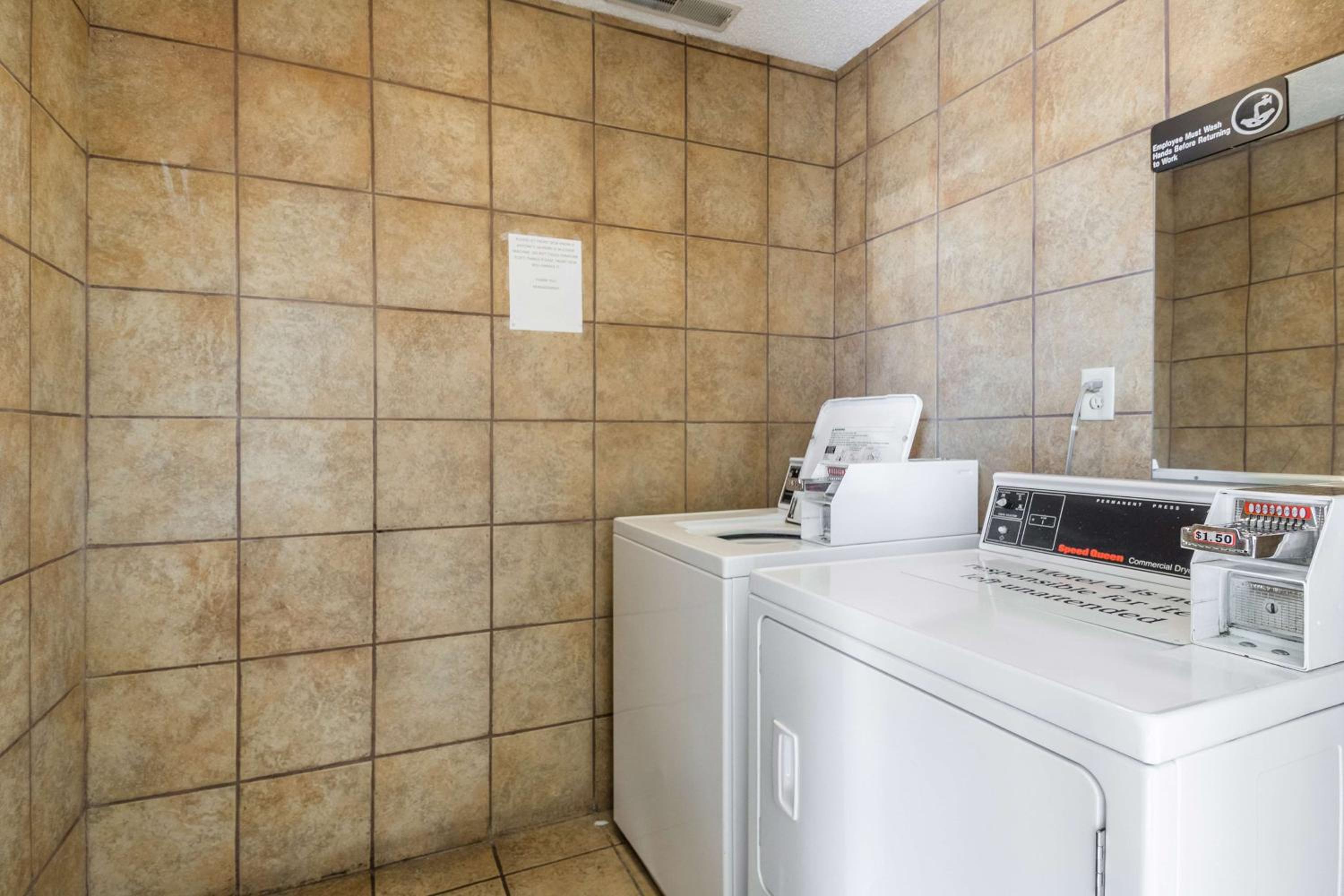 Motel 6 Indianapolis IN - South (ex Americas Best Inn South) 44/46