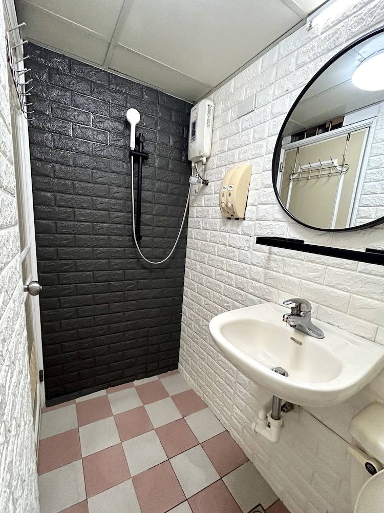 Ximen Triple Tiger Hostel 50/50
