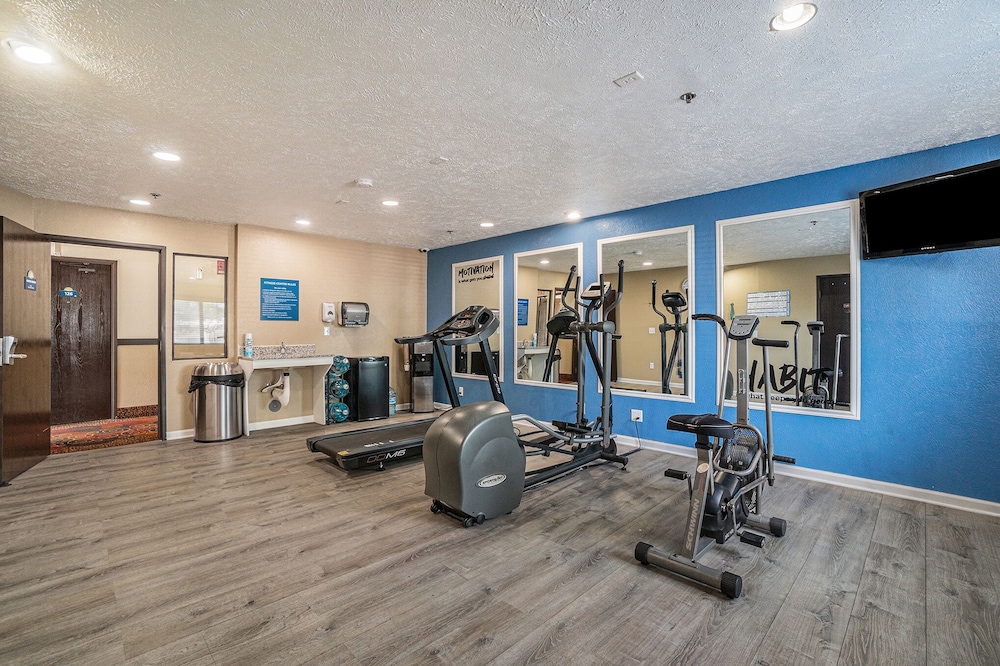 Days Inn Suites By Wyndham Traverse City 27/50