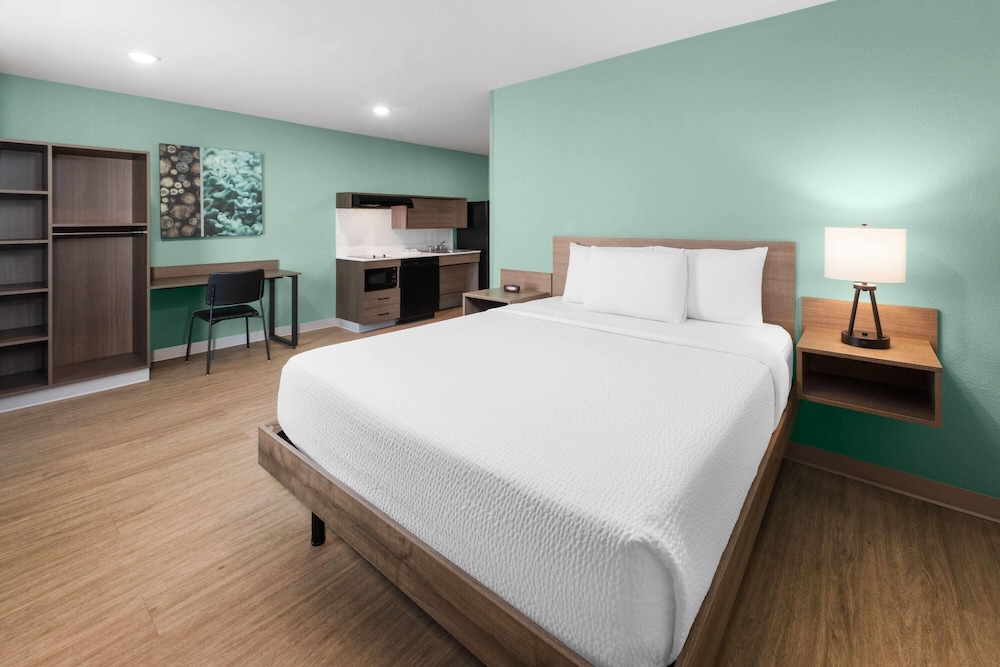 ECHO Suites Extended Stay by Wyndham Houston Pasadena Fwy Pl 28/59