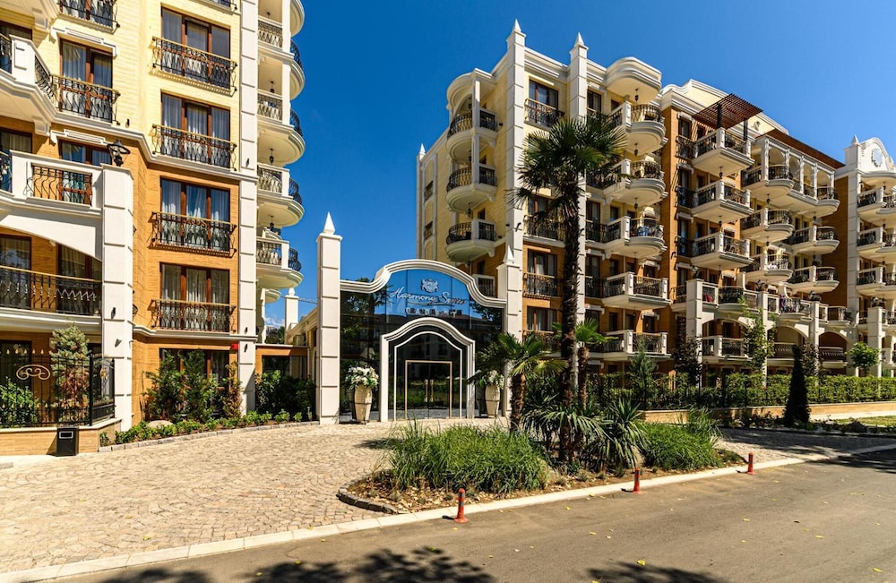 Harmony Suites 11, 12 Grand Resort 44/50