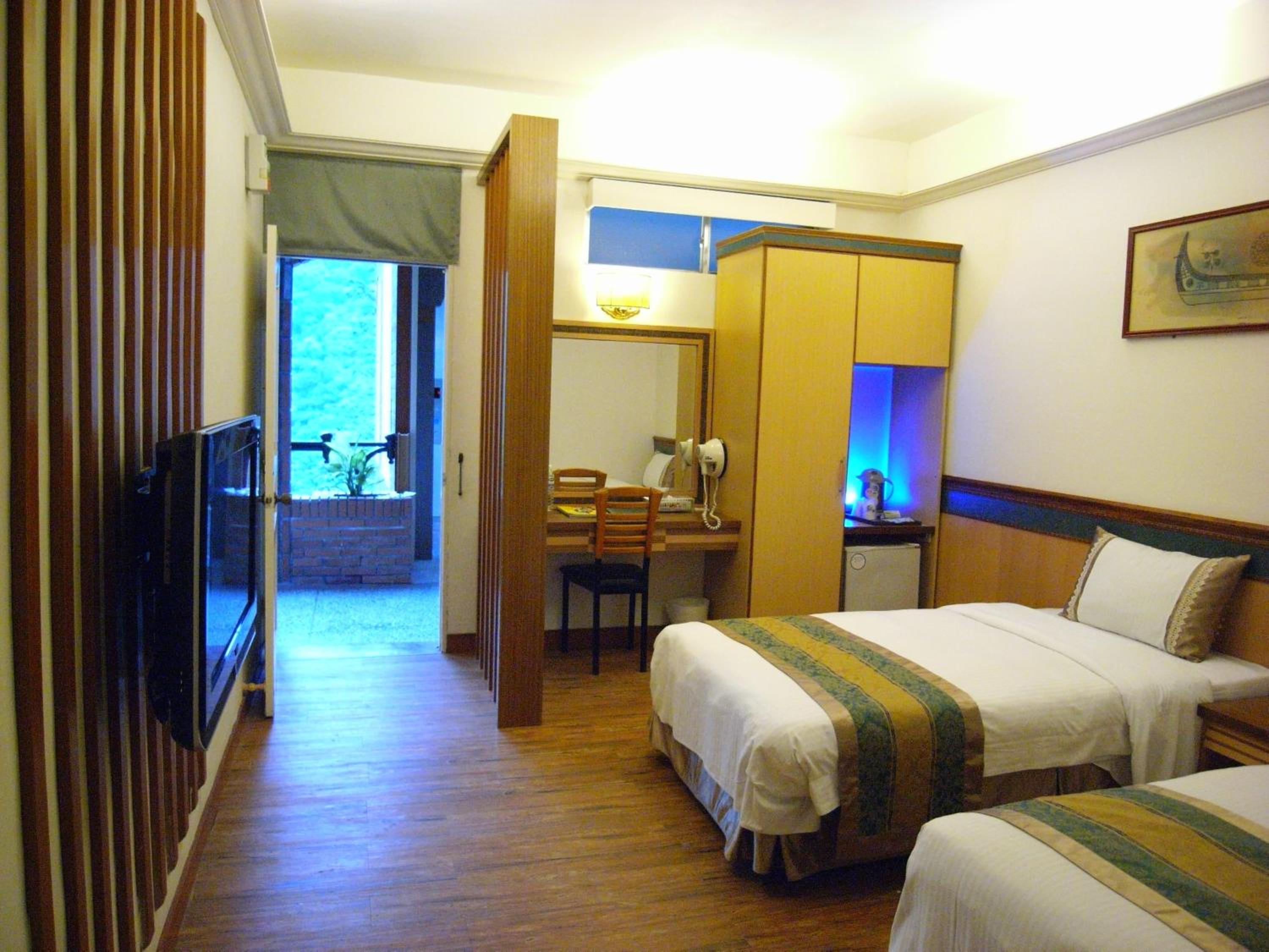 Boutique, Twin Beds