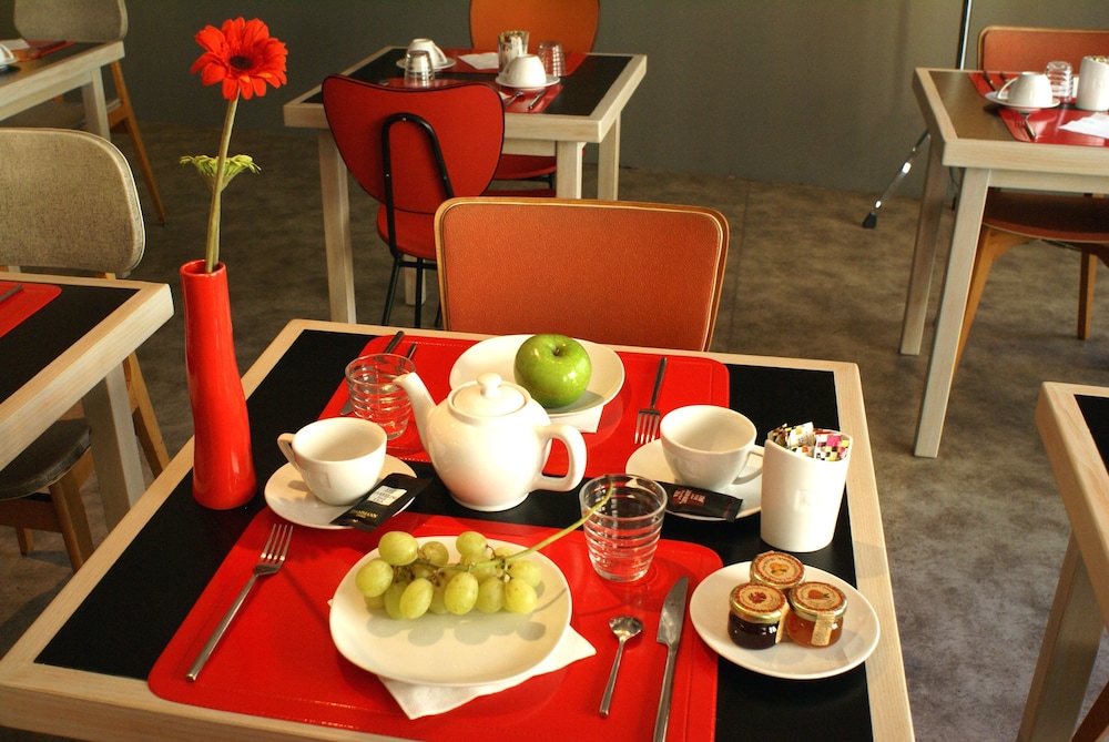 Hotel Edmond Rostand 44/45