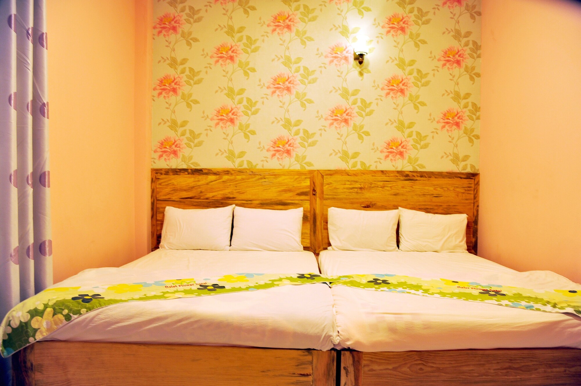 STANDARD, TWIN BEDS, PRIVATE BATHROOM