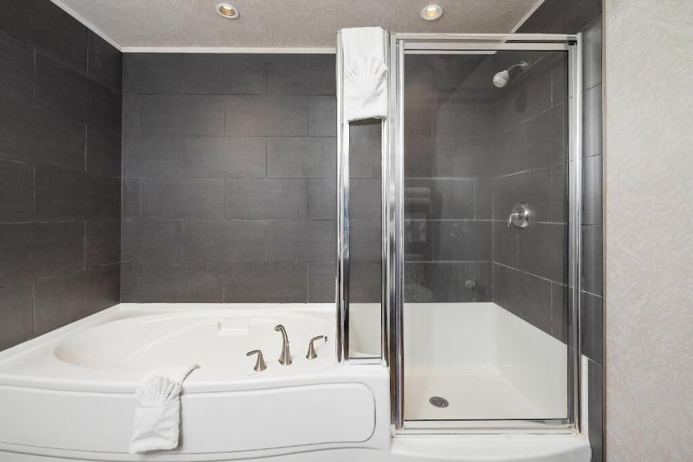 Home Inn Suites Yorkton 11/65