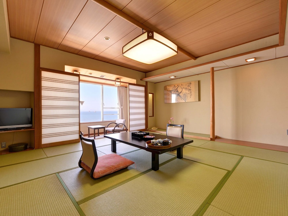 Gamagori Onsen Hotel Takeshima 12/18
