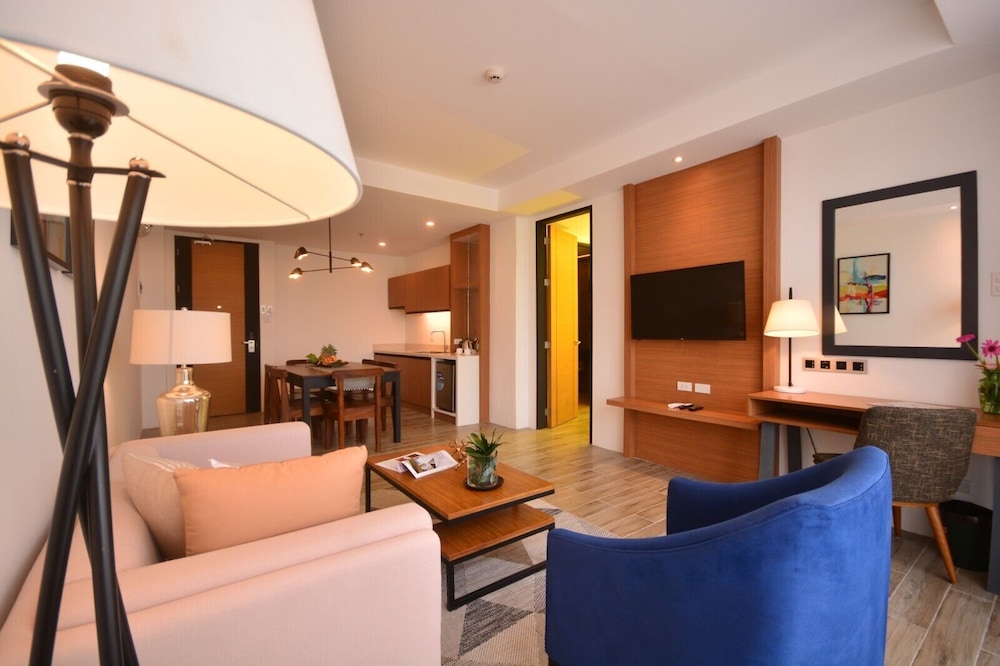 Crown Hotel Palawan at Harbour Springs 43/54