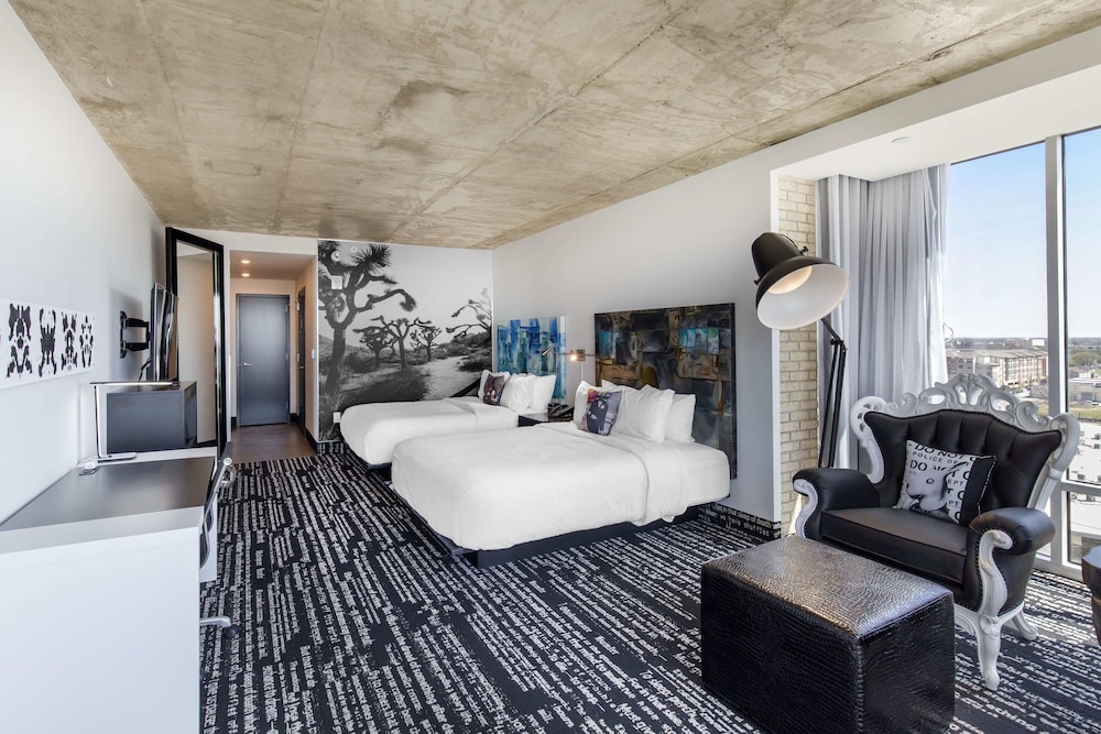Lorenzo Hotel Dallas, Tapestry Collection by Hilton 8/82