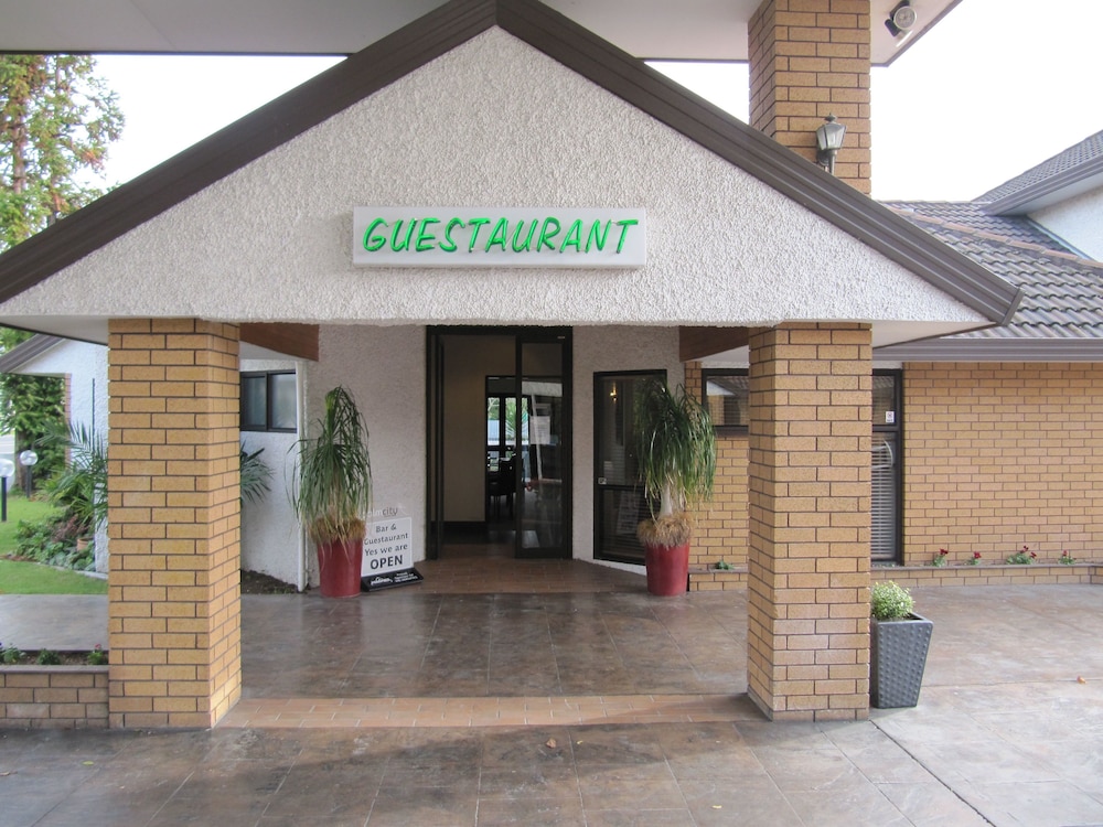 Palm City Motor Inn 5/68