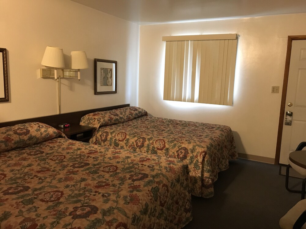 Motel Grand 7/56