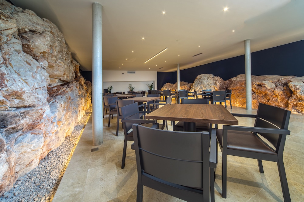 Golden Rays Luxury Apartments 27/50