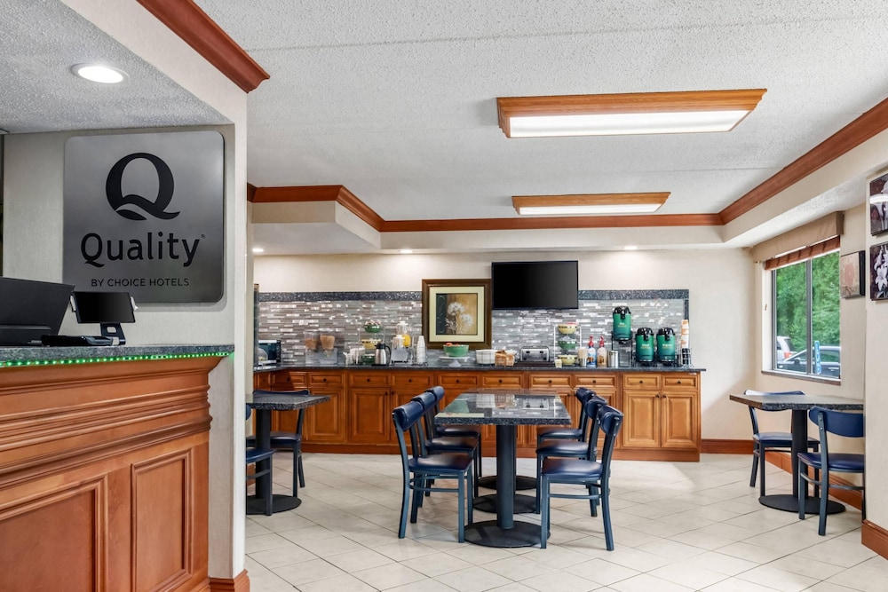 Quality Inn & Suites Gibsonia - Pittsburgh North PA 51/68