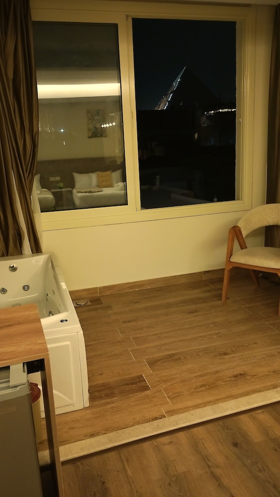Nefri Pyramids Hotel 24/50