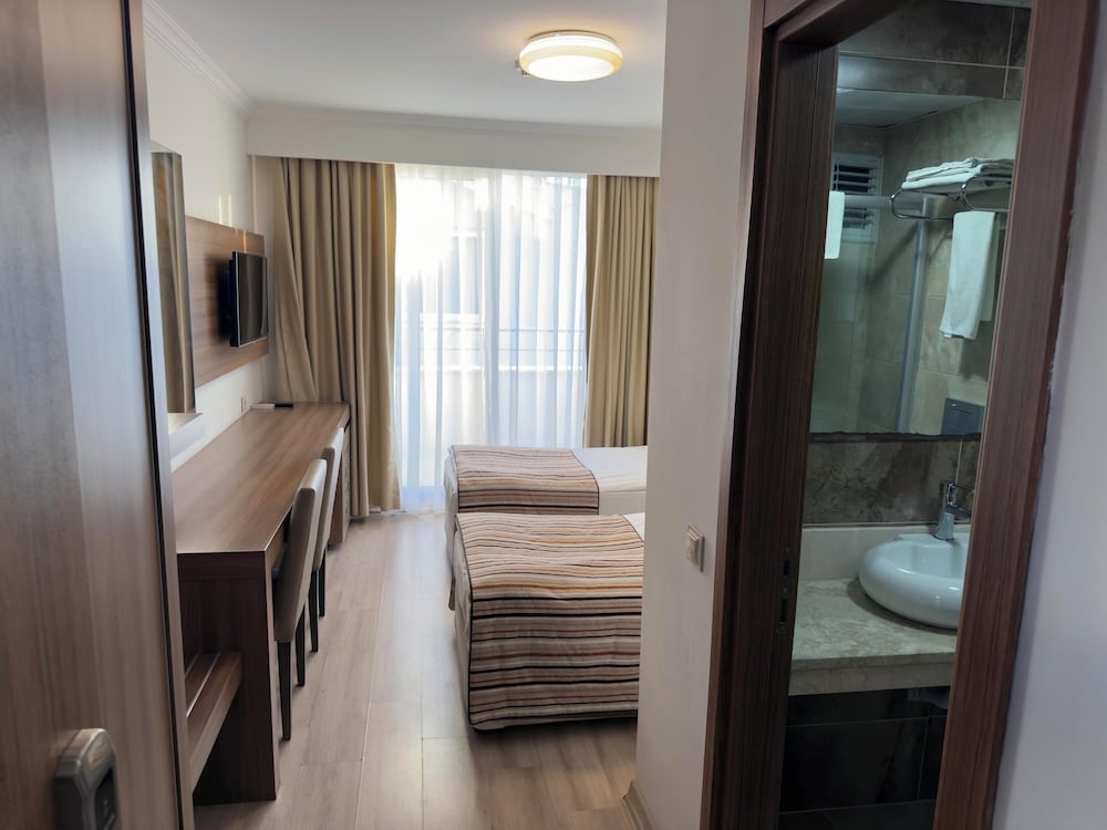 Hotel Mandalin 50/50