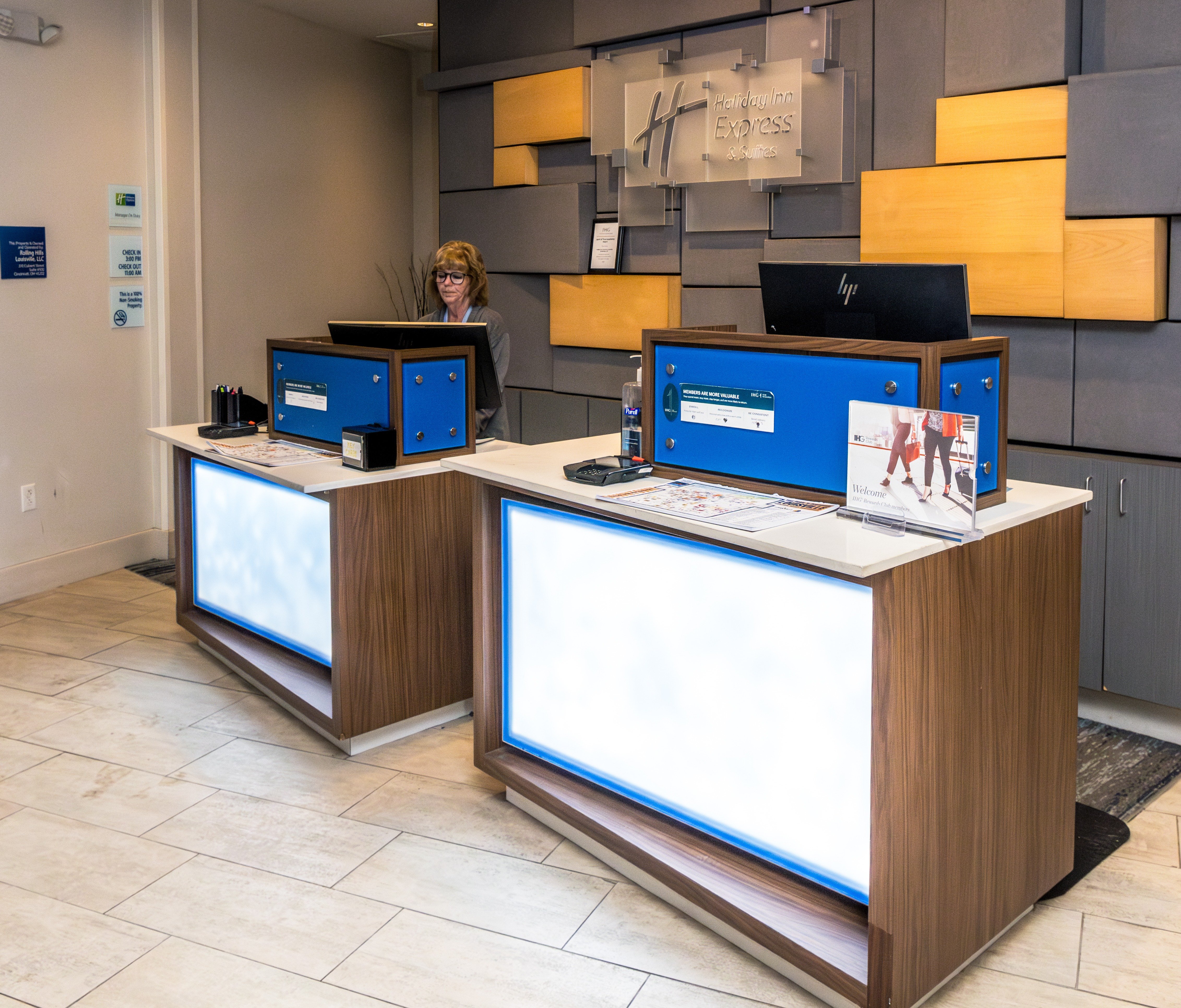 Holiday Inn Express And Suites Louisville Downtown 10/71