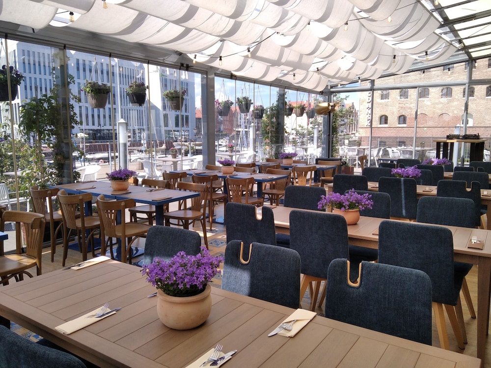Marina Club Hotel 15/25