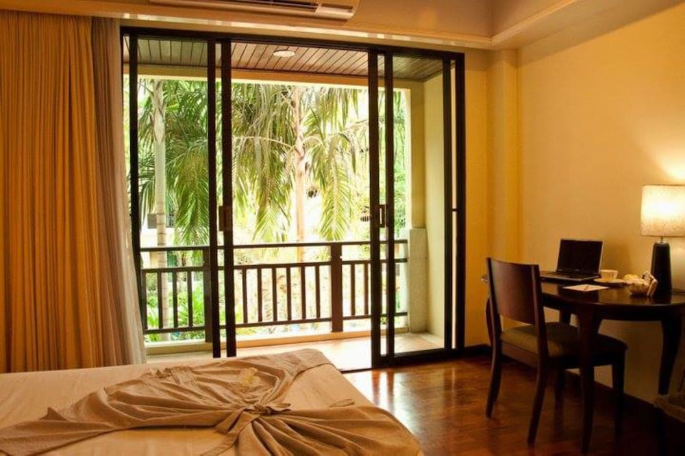 Lecasa Bangsaen Hotel 12/37