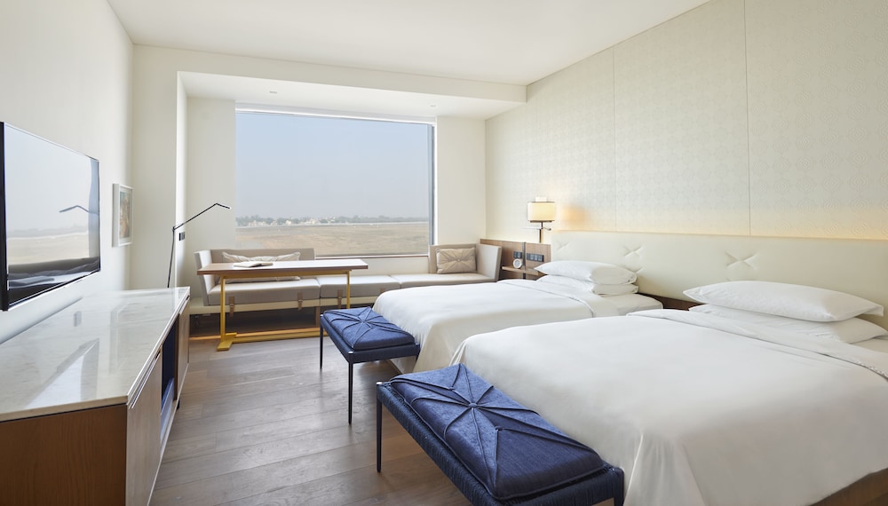 Andaz Delhi, by Hyatt 17/82